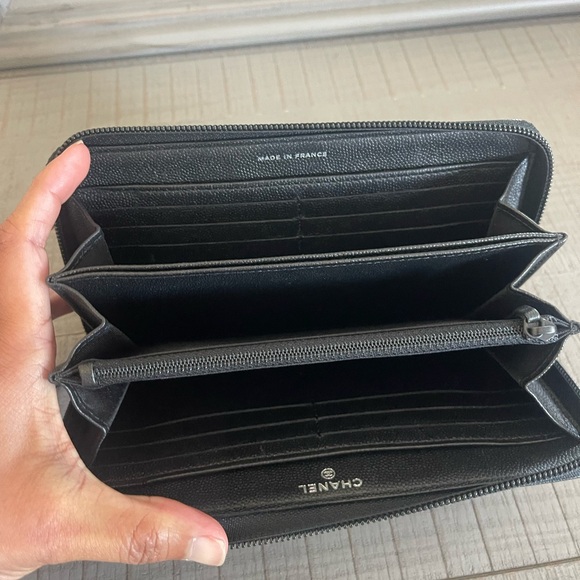 CHANEL So Black Caviar Quilted Wallet - Picture 5 of 9